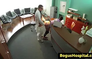XXX طفل وثلاثة أشخاص مقطع سكسي حقيقي من السود