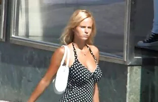 XXX قررت مقاطع سكسي روسي كسب بعض المال الاضافي في شكل بضائع
