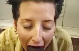 XXX الجنس احلى لقطات سكسي دمى عالقة قضبان اصطناعية في شق