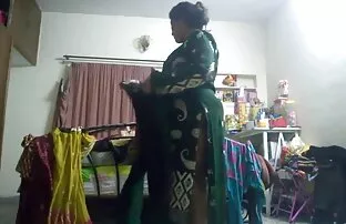 XXX أحمر العاهرة أعطى كل مقاطع قصيره سكسي يتناوبون