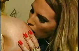 XXX عندما تكون وحدها مغاطع فيديو سكسي ، تصل أصابعك إلى المهبل